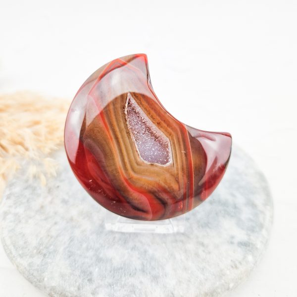 Carneool maan met druzy