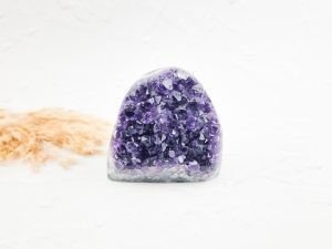 Amethist staand / cut base