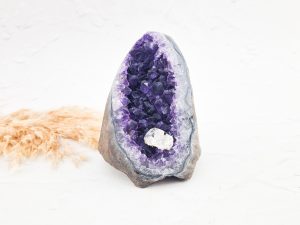 Amethist staand / cut base