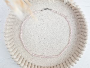 Rozenkwarts ketting 4 mm kralen