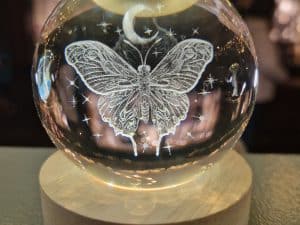 Glazen bol met lampje: vlinder