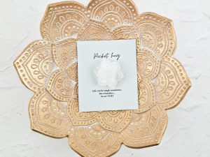 Pocket hug: life can be tough (bergkristal)