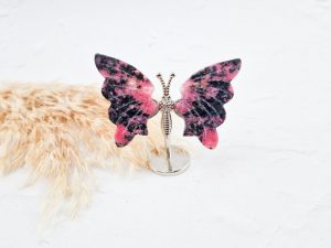 Vlindertje op standaard (rhodoniet)