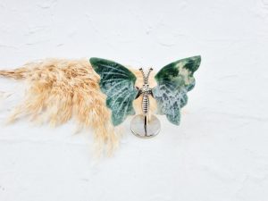 Vlindertje op standaard (mosagaat)