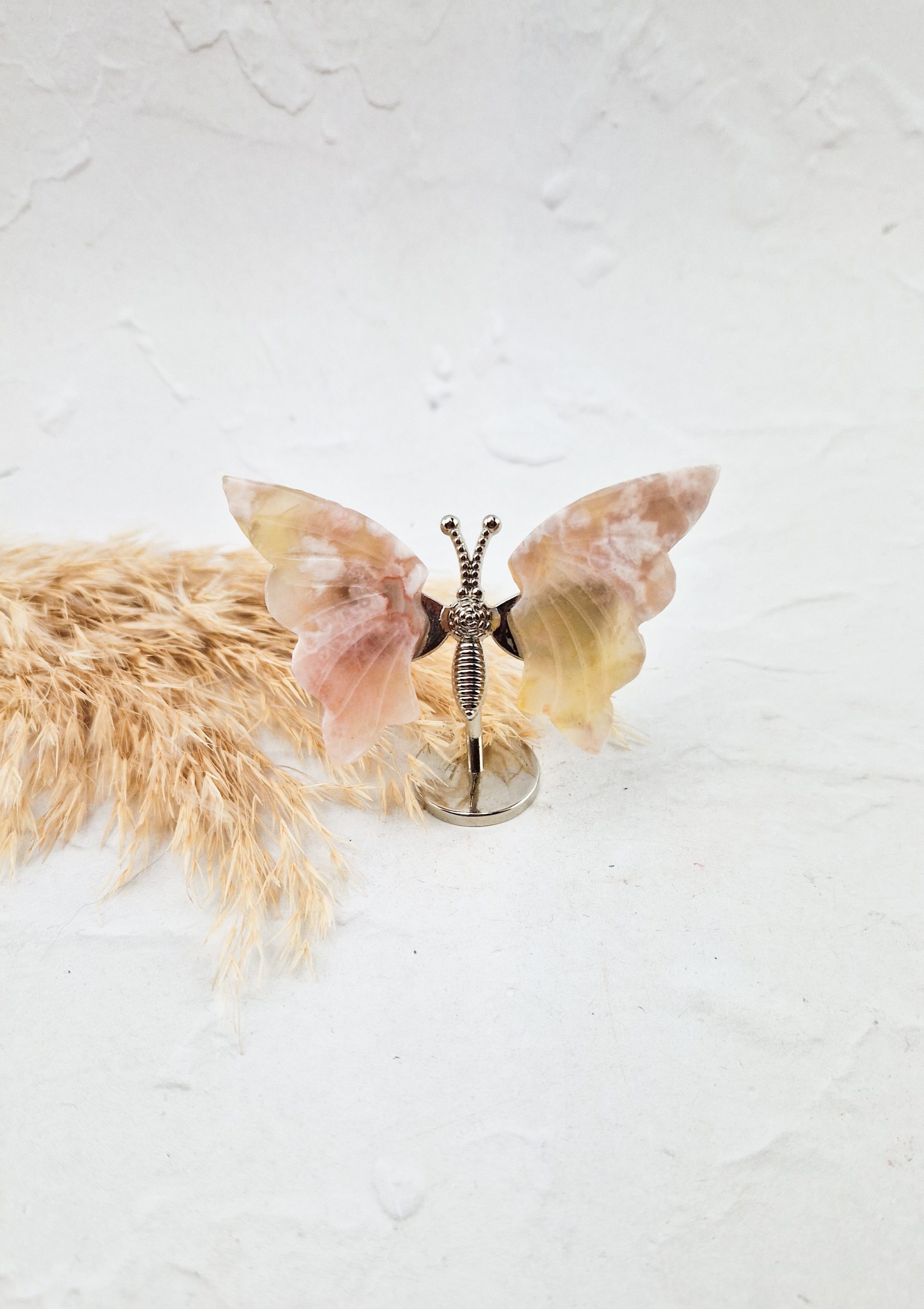 Vlindertje op standaard (bloemagaat)