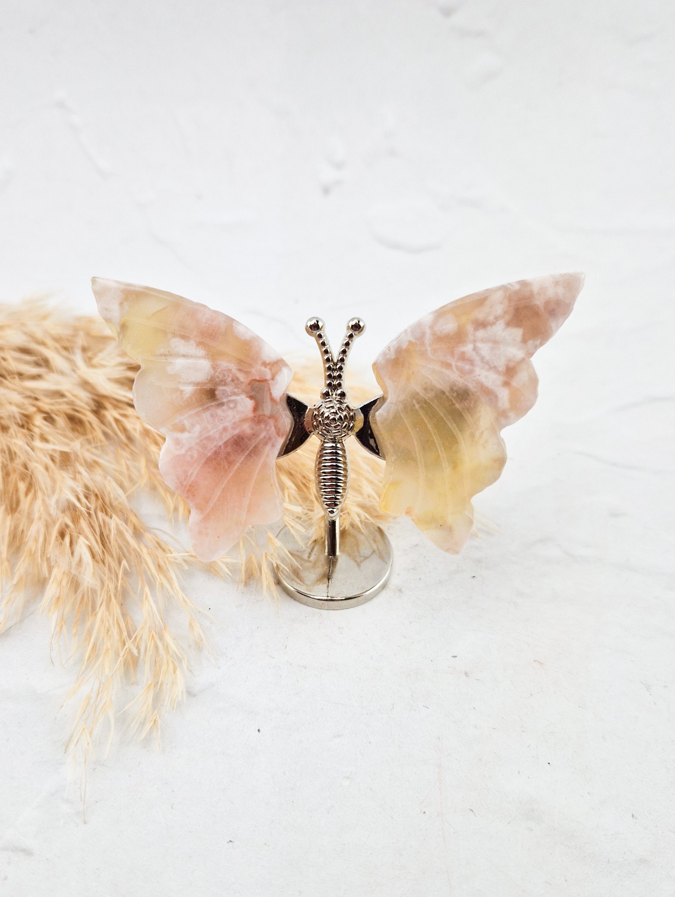 Vlindertje op standaard (bloemagaat)