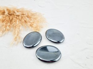 Hematiet worry-stone / duimsteen
