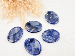 Sodaliet worry-stone / duimsteen