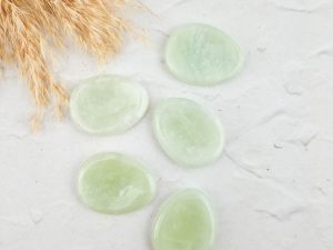 New jade / Serpentijn worry-stone / duimsteen