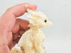 Gele calciet baby draak