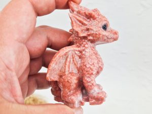 Roze jaspis baby draak #1